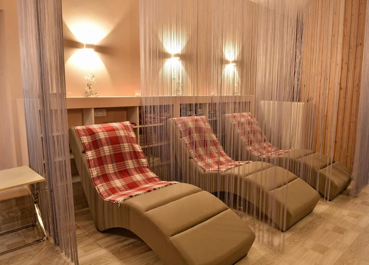 Riverside Garden Resort Karavas  外观 照片