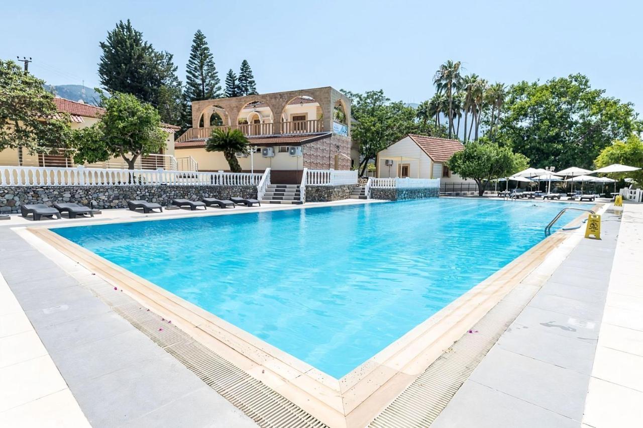 Riverside Garden Resort Karavas  外观 照片