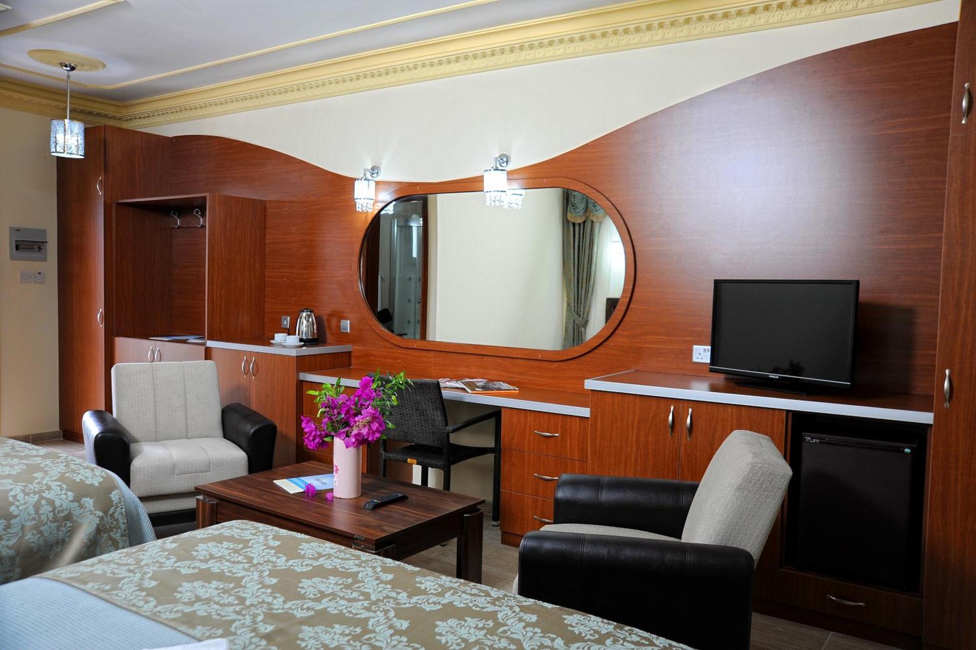 Riverside Garden Resort Karavas  外观 照片