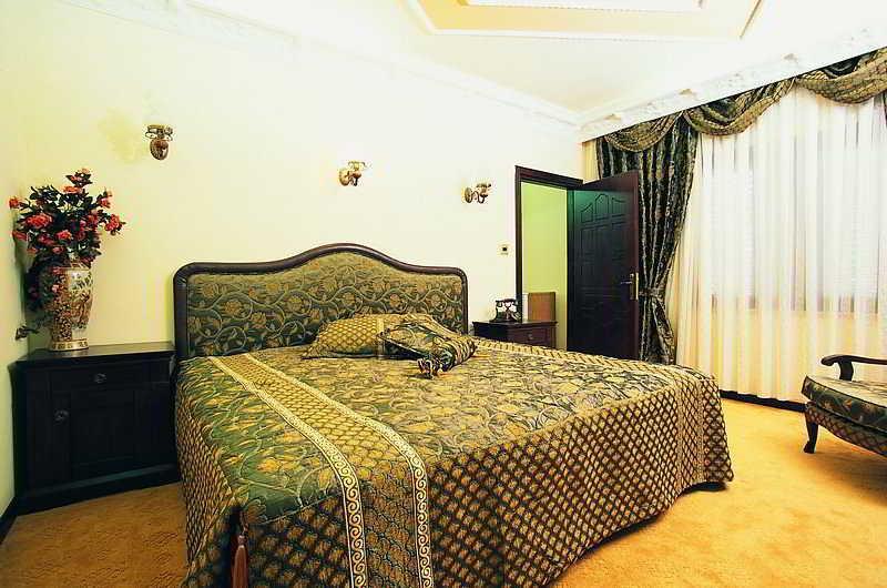 Riverside Garden Resort Karavas  外观 照片