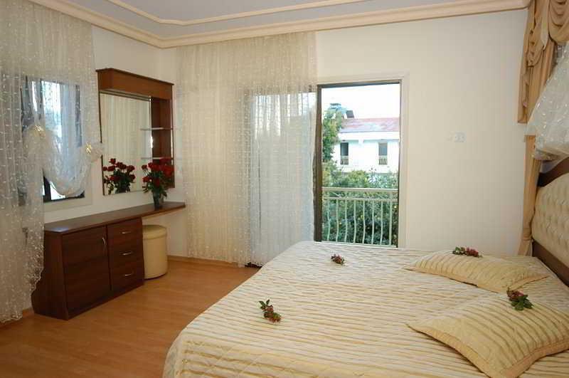 Riverside Garden Resort Karavas  外观 照片