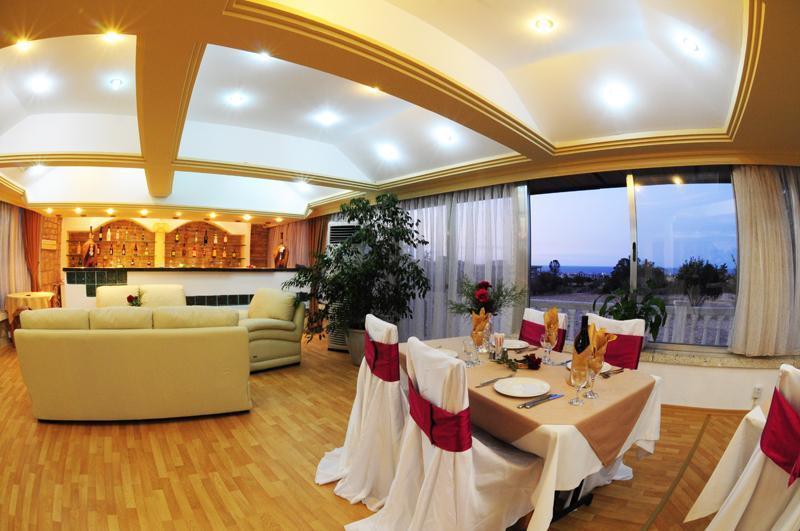 Riverside Garden Resort Karavas  外观 照片