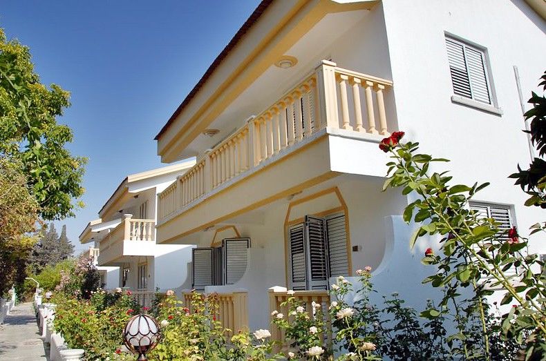 Riverside Garden Resort Karavas  外观 照片