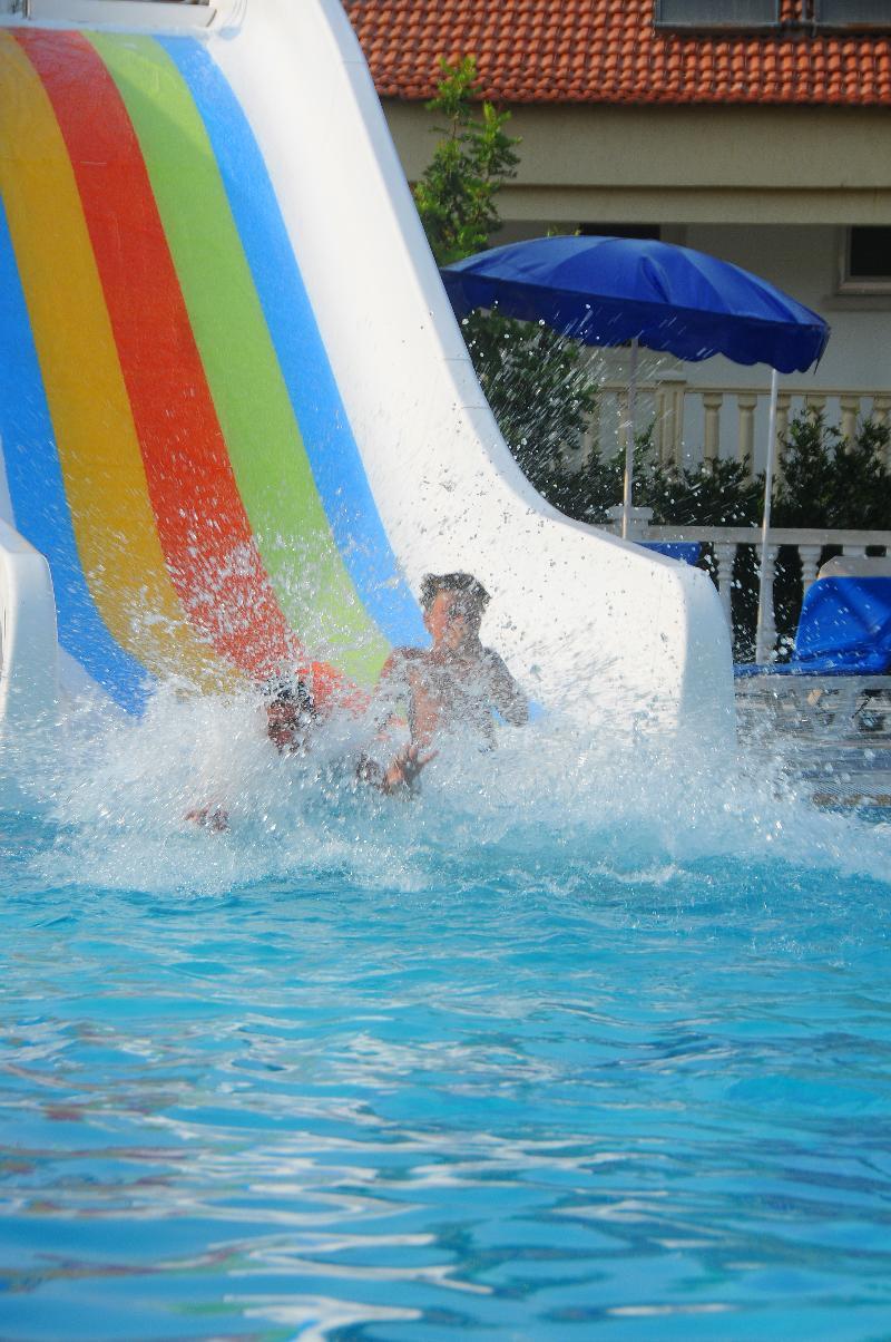 Riverside Garden Resort Karavas  外观 照片