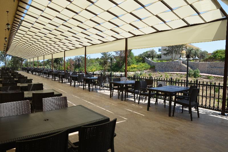 Riverside Garden Resort Karavas  外观 照片