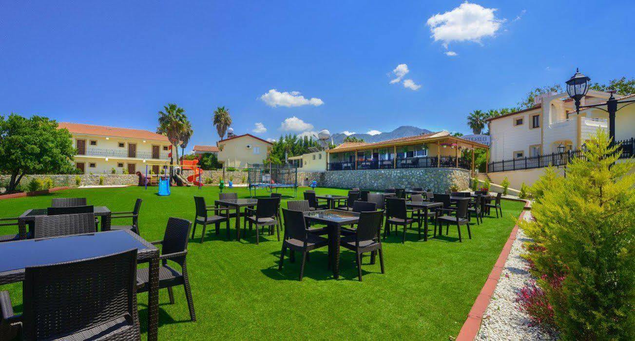 Riverside Garden Resort Karavas  外观 照片