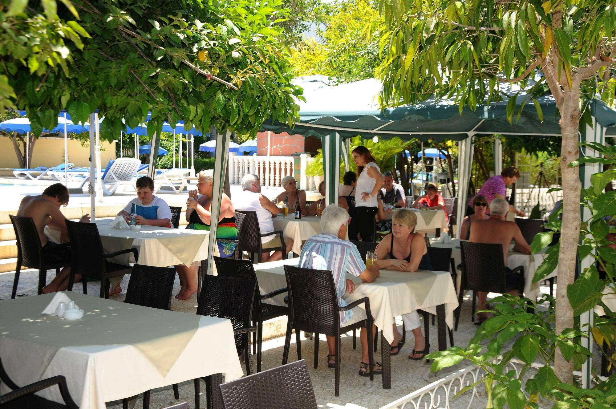 Riverside Garden Resort Karavas  外观 照片